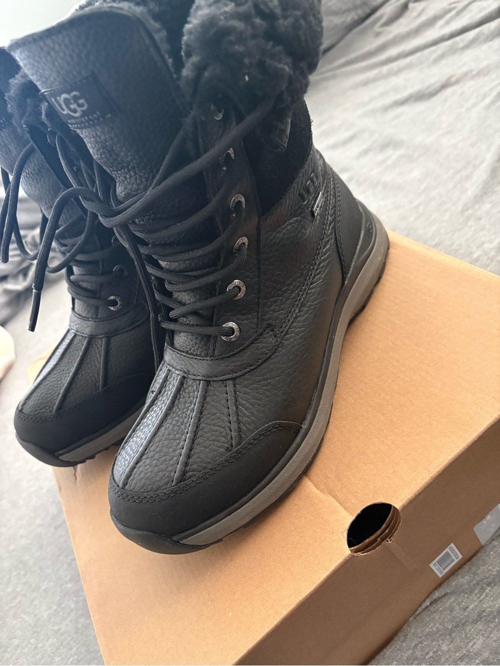 UGG Adirondack Women’s Black Waterproof Lace-Up Snow Boots III size 8 (like new)